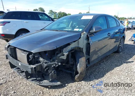 2022 Kia Forte Lxs z USA, uszkodzony, nr VIN 3KPF24AD3NE448955